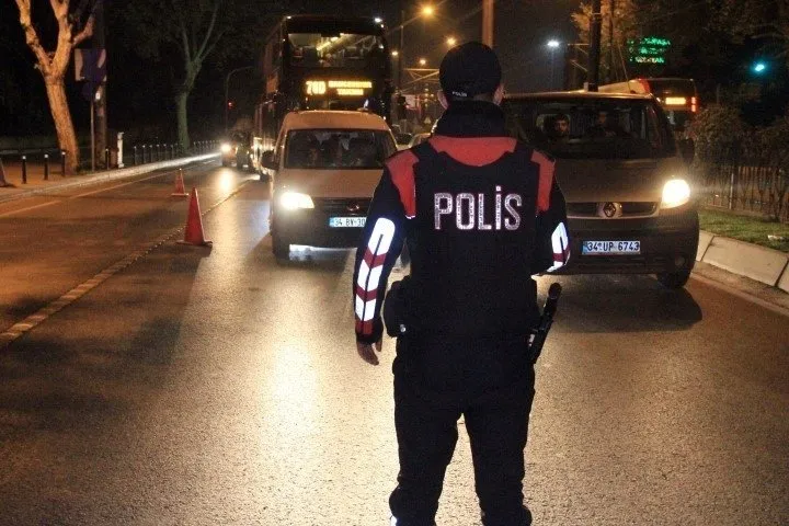 İstanbul’da 5 bin polisle ’Yeditepe Huzur’ uygulaması düzenlendi .