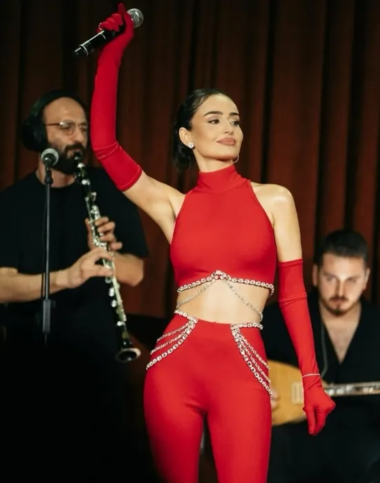 Elif Buse Doğan’dan alkışlanacak hareket: Tüm kıyafetlerini bağışlıyor!