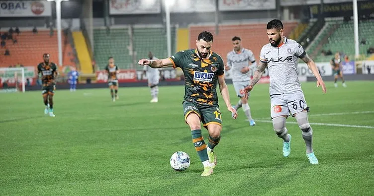 Ersun Yanal, ilk maçında Başakşehir’i yıktı!