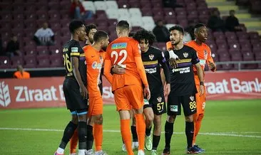 SON DAKİKA: Hatayspor - Eyüpspor maçında futbol tarihine geçen olay! 2 kaleci de kırmızı kart gördü, Mame Diouf...