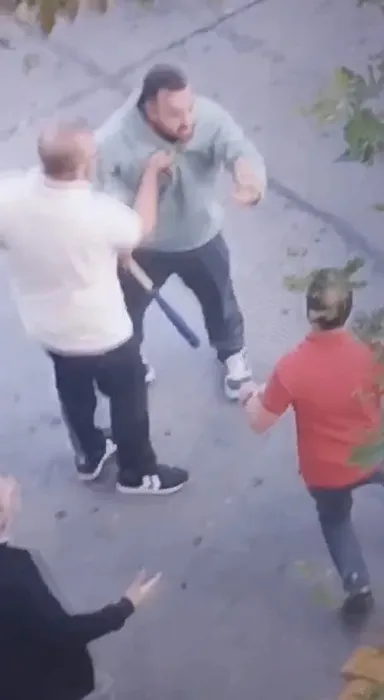 Yer İstanbul Esenler: Beyzbol sopalı park kavgası kamerada!