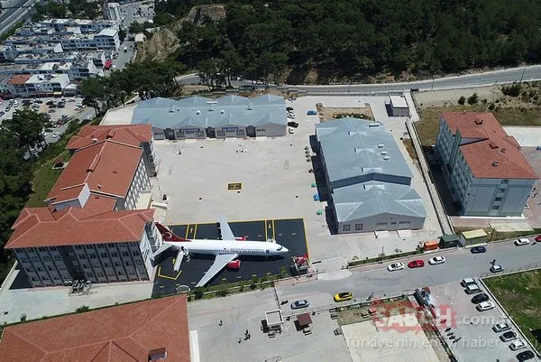 Antalya'da lise bahçesindeki yolcu uçağı göreve hazır