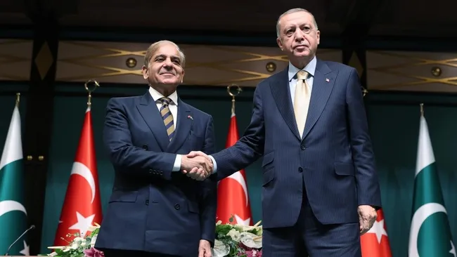 baskan-erdogan-pakistan-basbakani-ile-gorustu-1772556533325.jpg Başkan Erdoğan Pakistan Başbakanı ile görüştü!