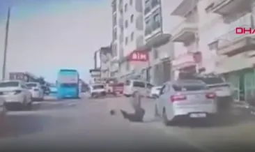 Kocaeli'de uyku felaketi getirdi! Sürücü kaldırıma çıktı... Dehşet anları güvenlik kameralarına saniye saniye yansıdı! #kocaeli