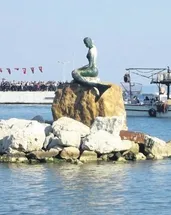 Deniz kızı Ayten karaya çıktı