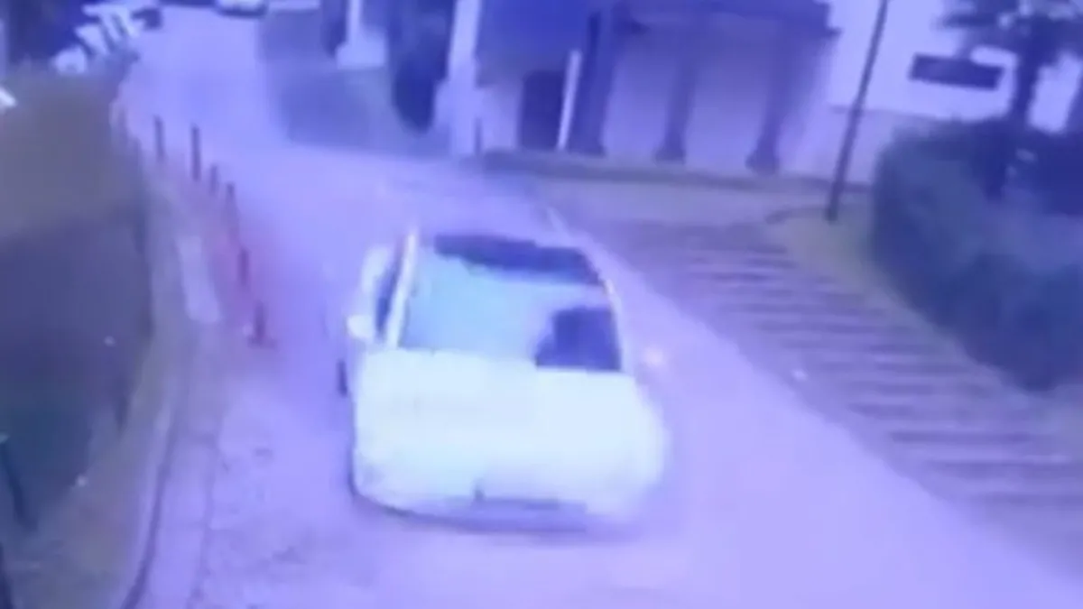 Kocaeli’de kontrolden çıkan araç otoparkı savaş alanına çevirdi! Kocaeli’de kontrolden çıkan araç otoparkı savaş alanına çevirdi!