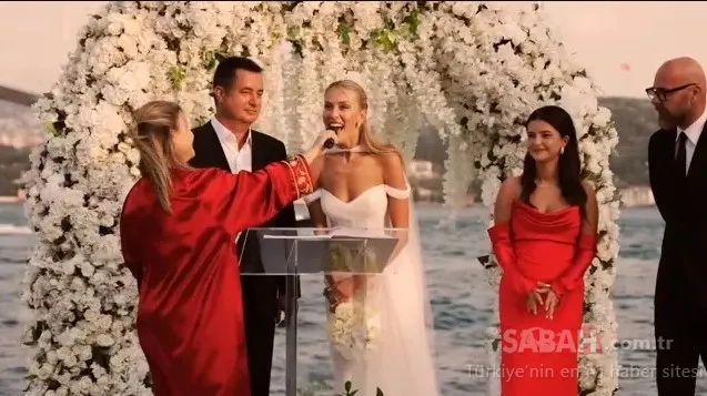 Acun Ilıcalı’nın eşi Ayça Çağla Altunkaya şıklığıyla göz kamaştırdı! Süper mini beyaz elbisesinin fiyatı…