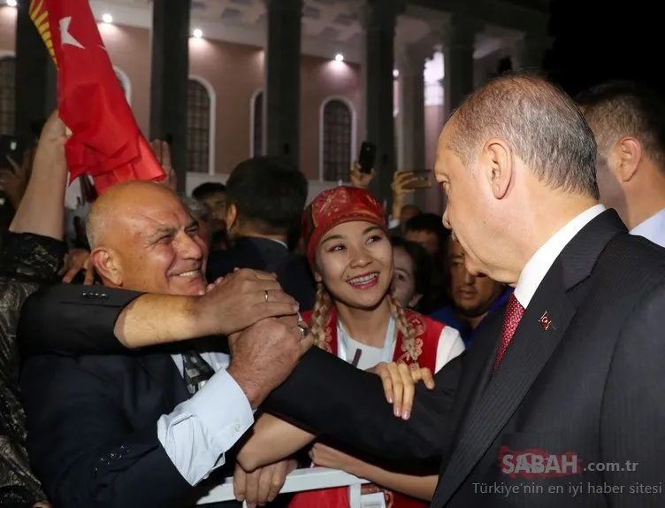 Bişkek sokaklarında Başkan Erdoğan'a sevgi seli