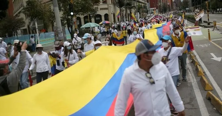 Kolombiya’da halk protestoların bitmesi için sokaklara döküldü