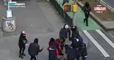 New York’ta çete üyeleri bir kişiyi sokak ortasında çırılçıplak soyup dövdü | Video