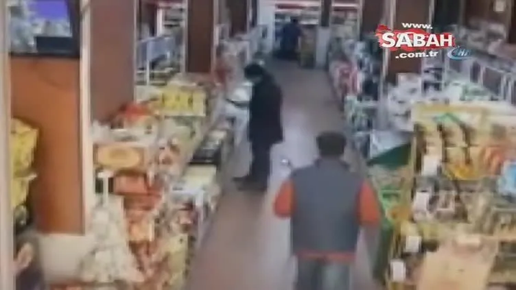 Müşteri kılığında cep telefonu çalan hırsız kamerada
