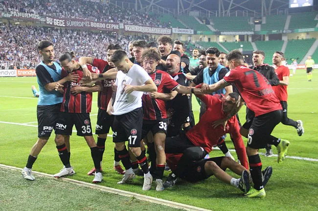 fatih-karagumruk-yeniden-super-ligde-bandirmasporu-uzatmalarda-devirdi-1748548365637.jpeg