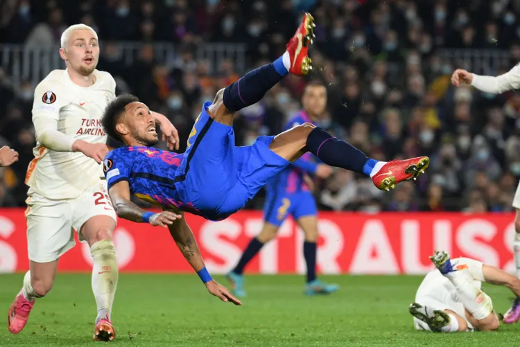 son-dakika-barcelona-galatasaray-maci-sonrasi-gonderme-camp-nouda-tarih-yazdilar-1646981777037.jpg