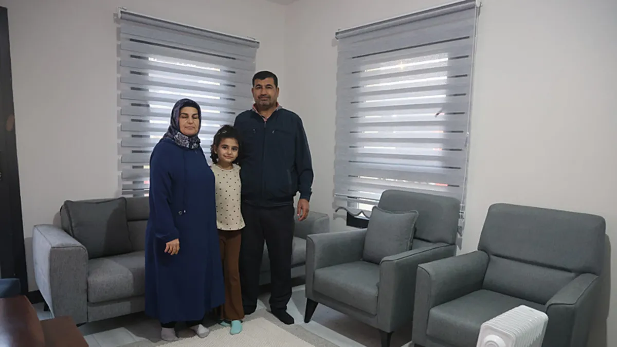 Depremzede vatandaş yuvasına kavuştu: “Hayallerimizin ötesinde” Depremzede vatandaş yuvasına kavuştu: “Hayallerimizin ötesinde”