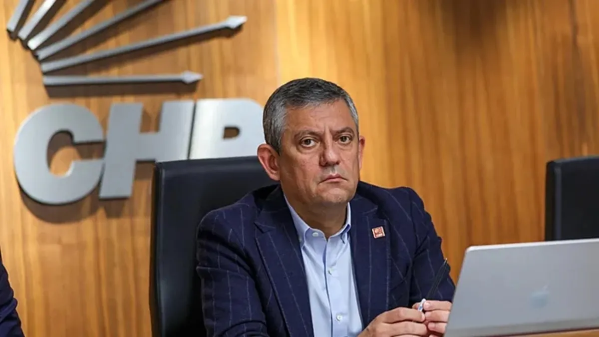 AK Parti’den Özgür Özel’e peş peşe tepki: CHP’deki çapsızlığın en net vesikasıdır AK Parti’den Özgür Özel’e peş peşe tepki: CHP’deki çapsızlığın en net vesikasıdır