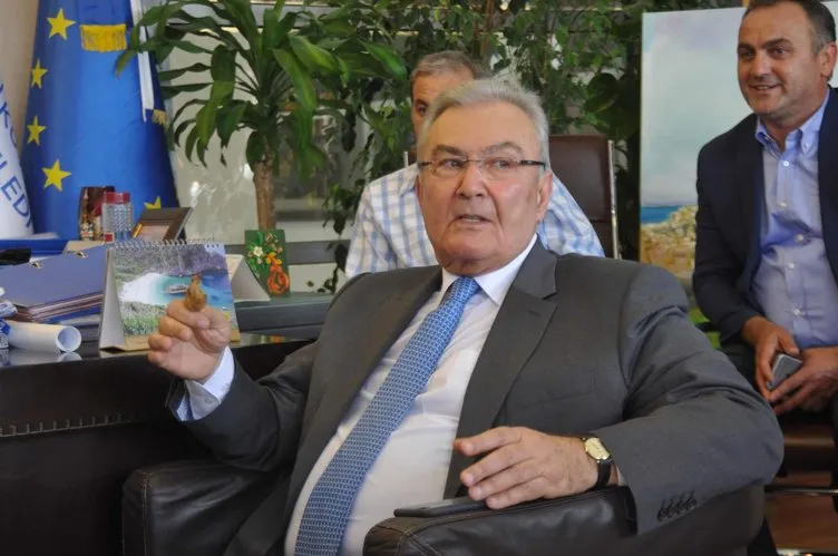 Deniz Baykal kimdir?