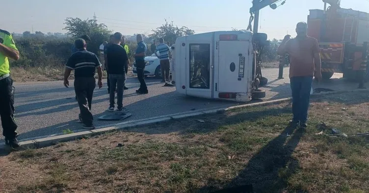 Adana’da feci kaza! Minibüs ile otomobil çarpıştı: Sürücü hayatını kaybetti