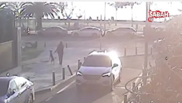 Caddebostan'da cinayet gibi kaza! Kaldırımda yürürken motosiklet çarptı | Video