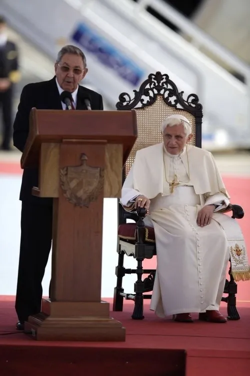 Papa Küba'yı ziyaret etti
