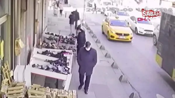 İstanbul'da taksiciyi döven şahıs ayırmaya çalışan kadını da böyle darp etti | Video