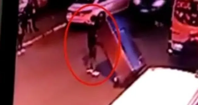İş yerine giren hırsız el arabasına yüklediği buzdolabını çaldı