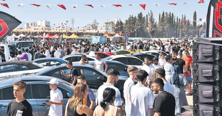 Otomobil tutkunları festivalde buluştu