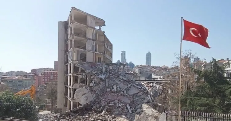 İstanbul Emniyeti’nin tarihe tanıklık eden emektar binası yıkıldı