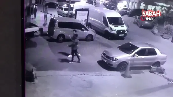 İstanbul’da emlakçıya silahlı saldırı kamerada! Kaldırımdaki genç neye uğradığını şaşırdı | Video