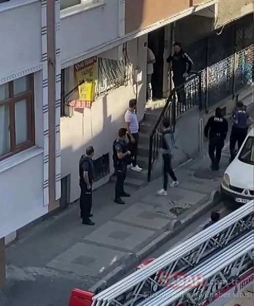 SON DAKİKA| BAĞCILAR’DA KORKUNÇ OLAY! Annesinin kafasını kesip sokağa attı: Kesik baş motokuryenin önüne düştü