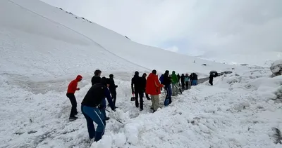 Hakkari’nin büyüsüne kapılan avrupalı dağcılar çığ engelini bile dinlemedi! #hakkari