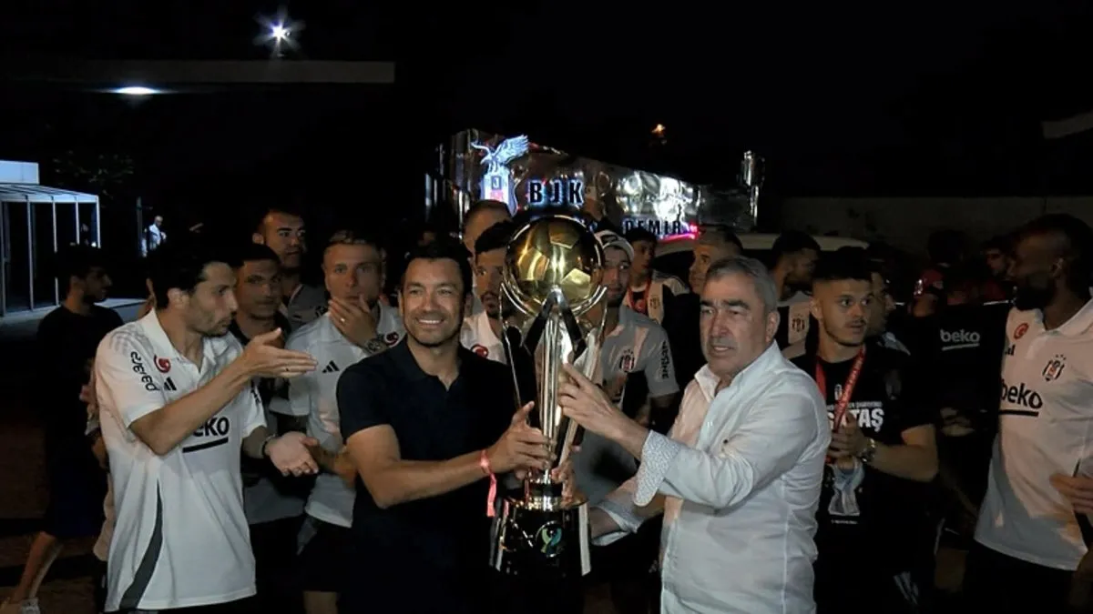 Beşiktaş, Süper Kupa zaferini taraftarlarıyla kutladı