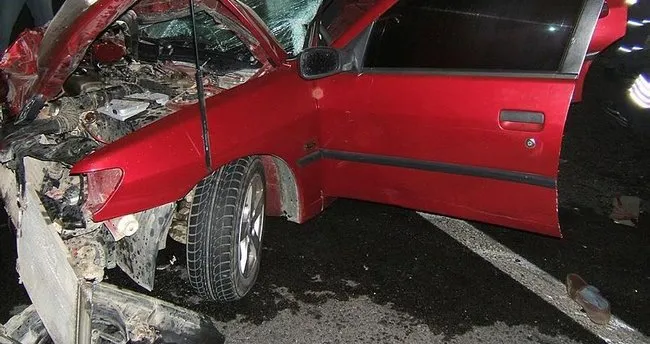 Otomobil TIR’a arkadan çarptı: 2 ölü, 1 yaralı
