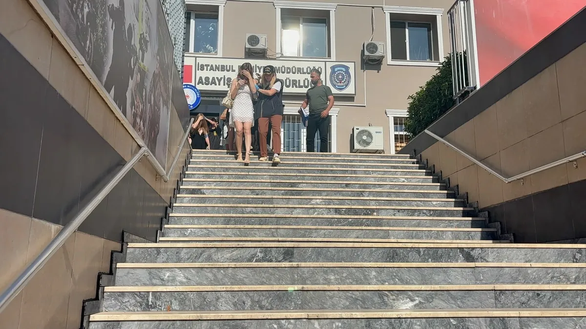 Şişli'de bir gece kulübüne yapılan denetimden genel bir görüntü.