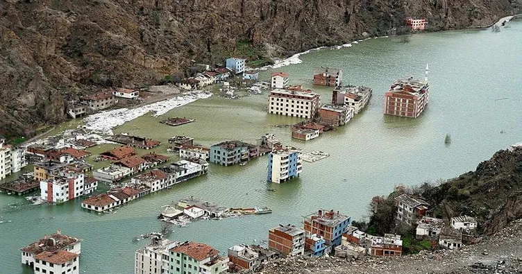 Eski ilçe merkezi su altında kaldı