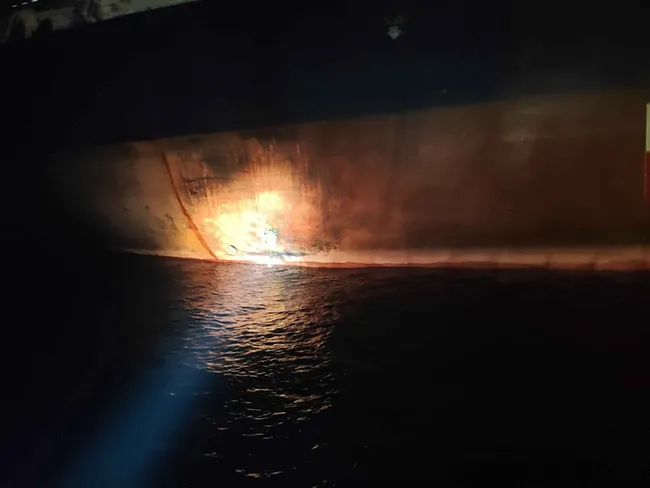 son-dakika-karadenizde-iki-tanker-gemisine-saldiri-bakanlik-son-durumu-paylasti-dikkat-ceken-insansiz-deniz-ar-1764407635825.jpeg SON DAKİKA... Karadeniz'de iki tanker gemisine saldırı! Bakanlık son durumu paylaştı: Dikkat çeken İnsansız Deniz Aracı detayı
