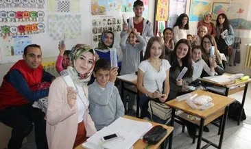 Erzincan’da öğrencilere kırtasiye seti dağıtıldı