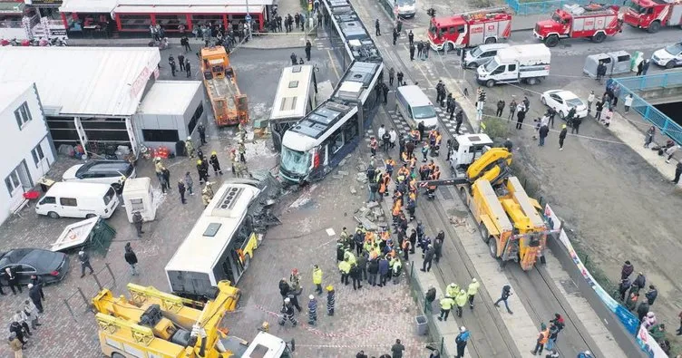 Tramvay, otobüsü ikiye böldü