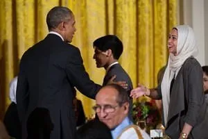 Obama'dan başörtüsü mücadelesi veren kıza övgü