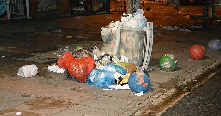 Kadıköy’de çöp yığınları
