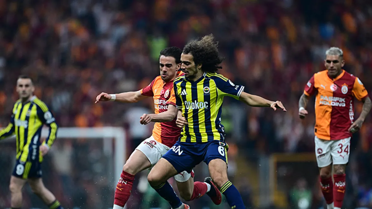GALATASARAY FENERBAHÇE CANLI | Süper Lig'de kritik derbi! Galatasaray - Fenerbahçe maçında ikinci yarı oynanıyor...