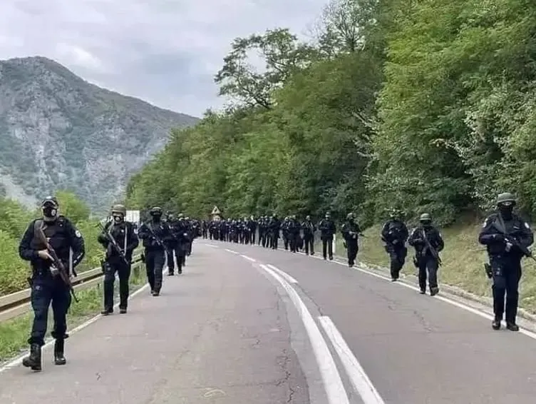 Son dakika: Balkanlarda yüksek gerilim! Sırp bir grup Kosova’da polise saldırdı... Çok sayıda ölü var