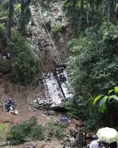 Uçuruma düşen otobüste 21 kişi hayatını kaybetti
