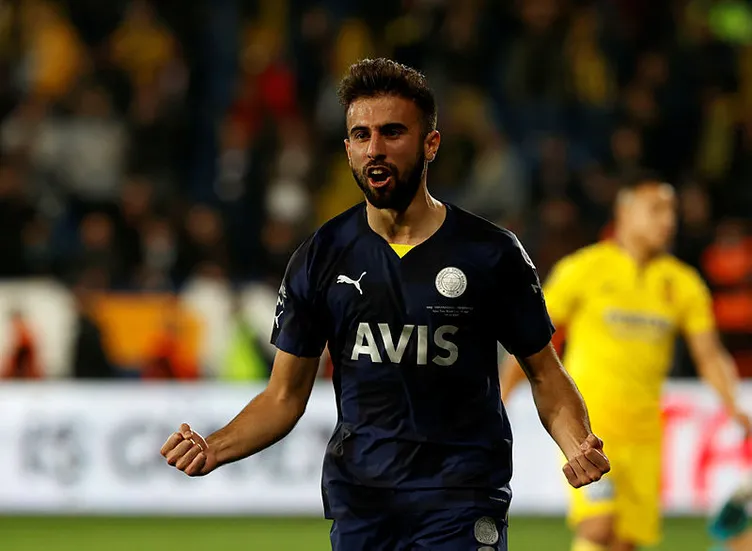 Son dakika transfer haberi: Galatasaray istedi Fenerbahçe devreye girdi! Yıldız oyuncu Süper Lig'e...