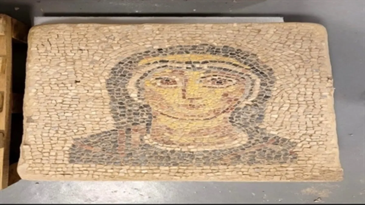 Akhisar’da ele geçirildi: ‘Meryem Ana’ işlemeli mozaik pano! Akhisar’da ele geçirildi: ‘Meryem Ana’ işlemeli mozaik pano!