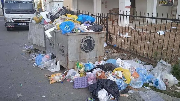 SON DAKİKA | CHP’nin yönettiği Kartal’da çöp dağları yükseliyor! Toplanmayan atıklar için her gün 1 milyon TL ödüyor