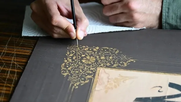 koleksiyonundaki-eski-eserleri-donemin-sanat-anlayisina-uygun-sekilde-restore-ediyor-1793438818742.jpeg