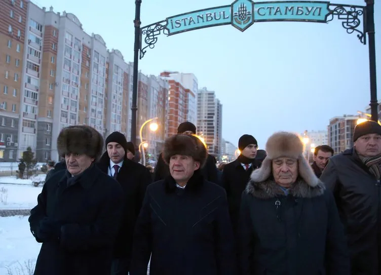 Başbakan Kazan’da anıt açılışına katıldı