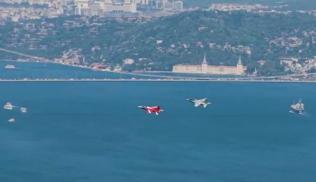 istanbul-semalarinda-hurjet-ruzgari-bogazdaki-o-anlari-gorenler-gozlerine-inanamadi-1780051157669.jpg