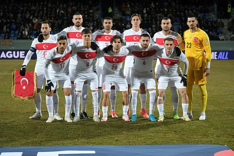 SON DAKİKA HABERİ: Premier Lig devi Montella’nın peşinde! Sürpriz talip...