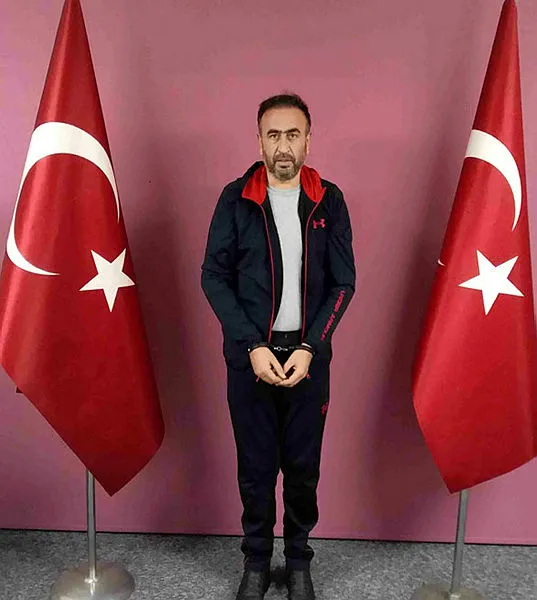 hainlerin-isbirligi-desifre-oldu-pkkya-silah-saglayan-fetocu-gurbuz-sevilaya-orhan-inandi-yardim-etmis-1627876463107.jpg Hainlerin işbirliği deşifre oldu! PKK'ya silah sağlayan FETÖ'cü Gürbüz Sevilay'a Orhan İnandı yardım etmiş